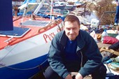18 мая. Георгий Карпенко у лодки в парусном центре НОРД